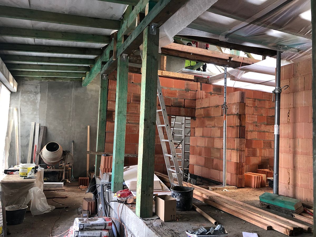 Dostavba domu Praha 10 - vnit�n� v�stavba