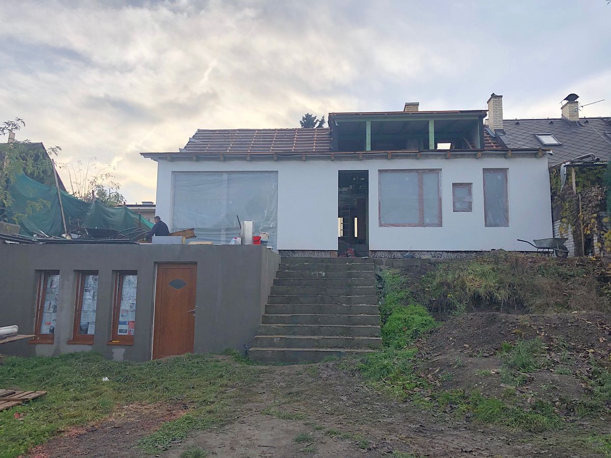 Dostavba domu Praha 10 - pohled ze zahrady