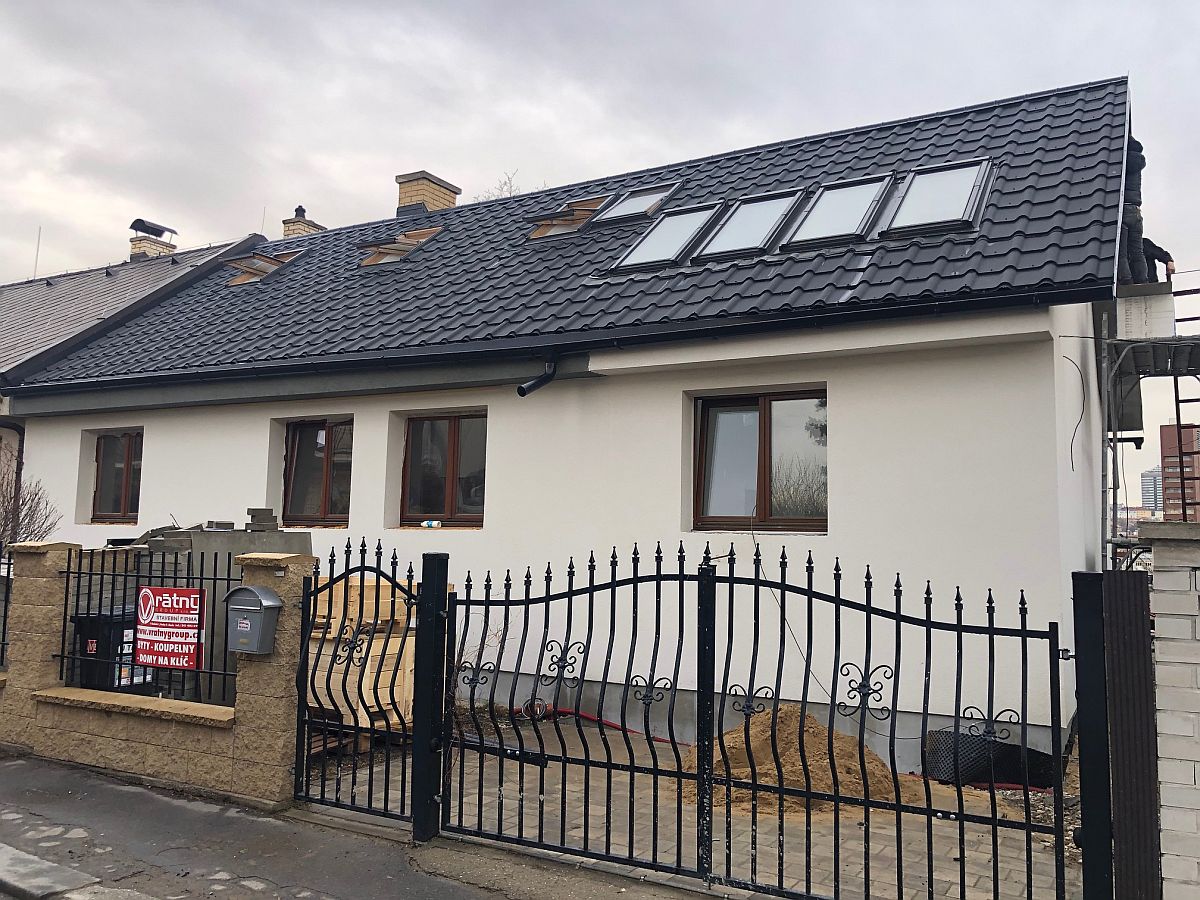 Pohled z ulice 20 dn� p�ed p�ed�n�m