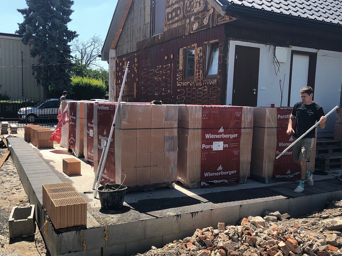 Dostavba domu Praha 10 - z�kladov� deska 2