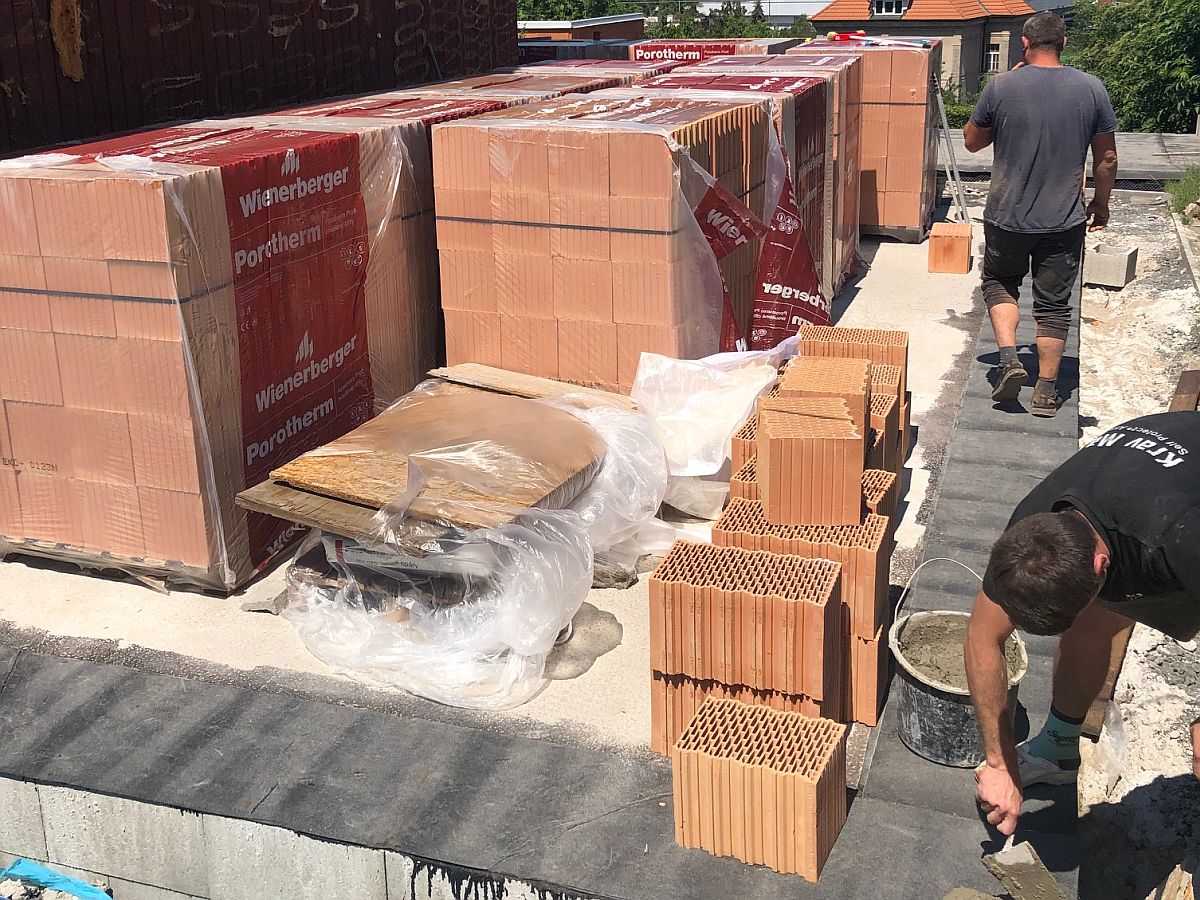 Dostavba domu Praha 10 - z�kladov� deska 3